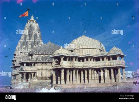  Il Tempio di Somnath: Un'Immensa Struttura Religiosa e un Segno di Disputa Geopolitica nell'India dell'XI Secolo