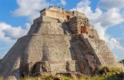 La rivolta dei Maya di Uxmal contro l'Impero Teotihuacano: un trionfo architettonico e un cambiamento sismico per il futuro della Mesoamerica