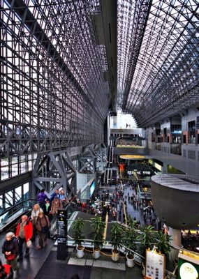 瀬田駅から京都駅：都市の風景と文化の交差点